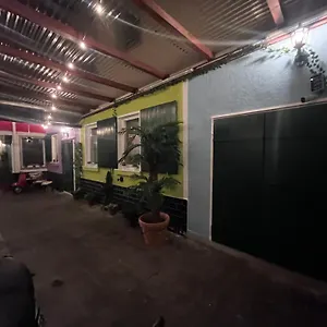 Mainpark 4 Schlafzimmer Bis Zu 10 Personen Direkt Ueber Aschaffapartment Bei Aschaffenburg Mainaschaff